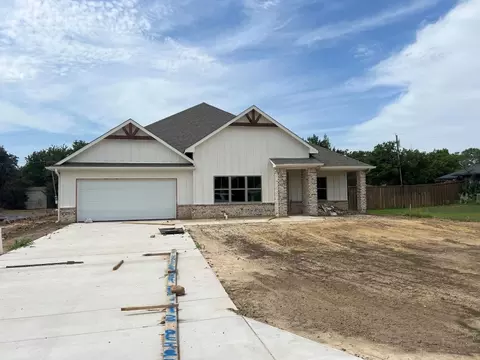 310 E Lloyd St, Krum, TX 76249