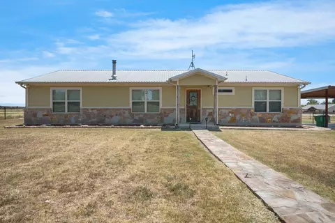 800 Riley Ln, Tolar, TX 76476
