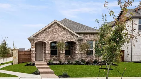 2032 Lone Oak Trl, Mesquite, TX 75181