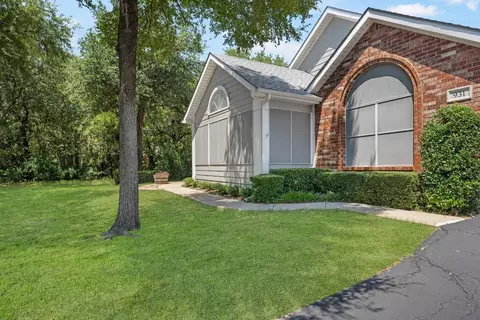 931 Bridges Dr, Arlington, TX 76012