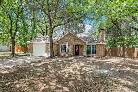1105 Poe St, Azle, TX 76020
