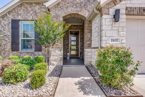 2437 Flowing Springs Dr, Fort Worth, TX 76177