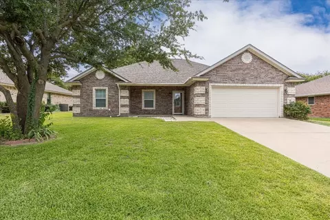 1418 Oakwood Dr, Stephenville, TX 76401