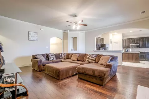 324 Prince John Dr, Saginaw, TX 76179