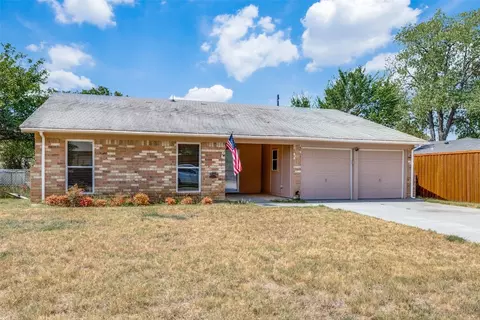 4504 Windy Ln, Forest Hill, TX 76140
