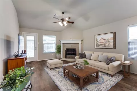 5925 Saddle Pack Dr, Fort Worth, TX 76123