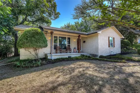 2350 Pinebluff Dr, Dallas, TX 75228