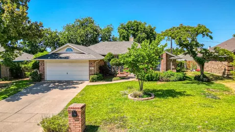 917 Park Meadow Ln, Burleson, TX 76028