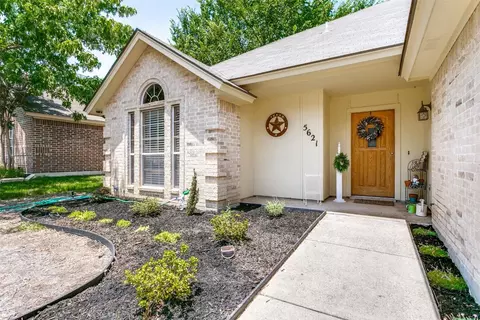 5621 Fairway Cir, Haltom City, TX 76117