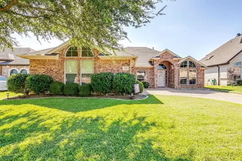 7516 Rolling Hills Dr, Benbrook, TX 76126