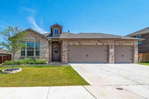 1817 Falling Star Dr, Haslet, TX 76052