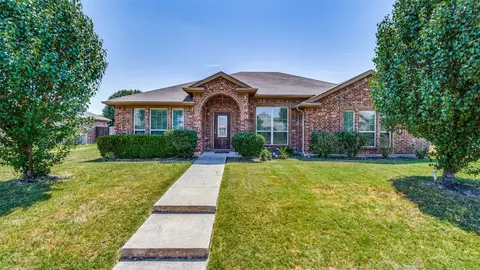1209 Bluebonnet Dr, Desoto, TX 75115