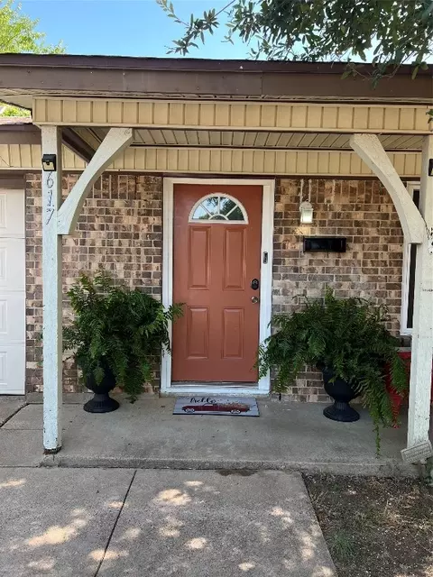 617 Mesquite Ave, Crowley, TX 76036