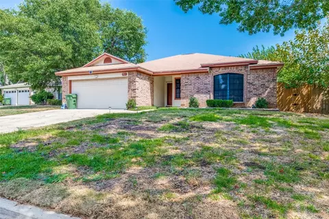 711 Leedsfield Ct, Arlington, TX 76017