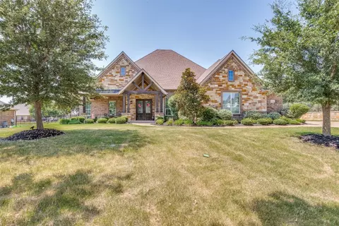 104 Woodview Ct, Burleson, TX 76028