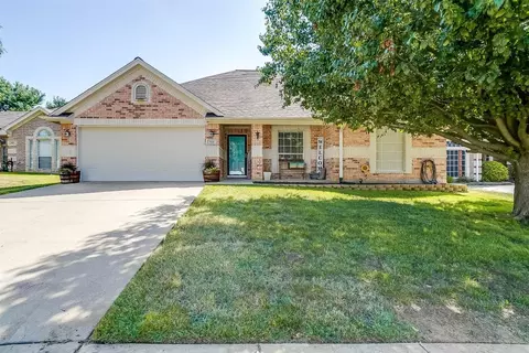 920 Rolling Meadows Dr, Burleson, TX 76028
