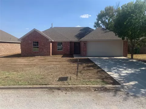 413 Colony St, Eastland, TX 76448