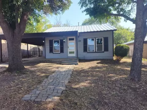 8311 Whitney Dr, White Settlement, TX 76108