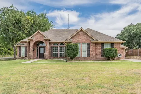 940 Herby Del Trl, Azle, TX 76020