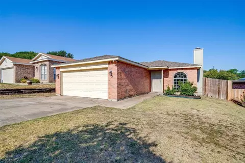 812 Max St, White Settlement, TX 76108