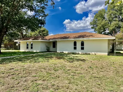 143 Shenandoah Dr, Comanche, TX 76442