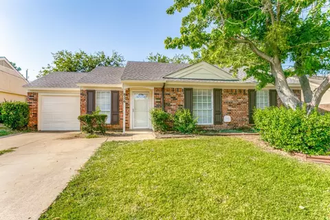 826 Annapolis Dr, Arlington, TX 76017