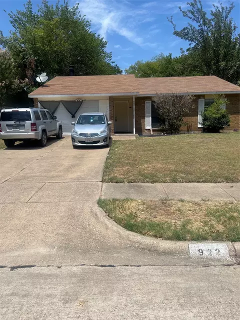 922 Clark Trl, Grand Prairie, TX 75052