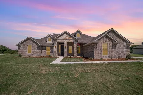 650 Serenity Ln, Red Oak, TX 75154