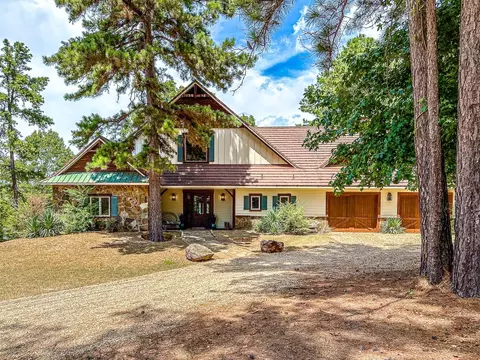361 Private Road 8454, Palestine, TX 75803