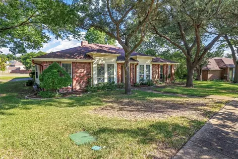 5401 Vinewood Dr, Garland, TX 75043