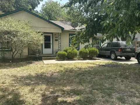 200 Edgefield Dr, Garland, TX 75040