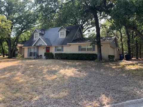 1048 Ferndale Ave, Azle, TX 76020