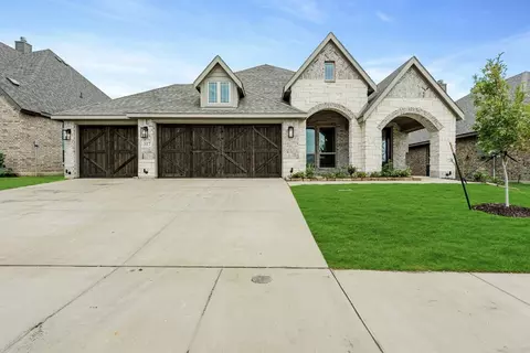 317 Sparkling Springs Dr, Waxahachie, TX 75165