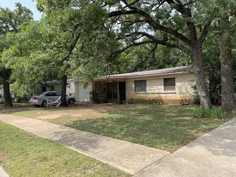6405 Truman Dr, Fort Worth, TX 76112