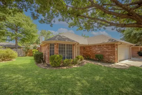 804 Lisa St, Burleson, TX 76028