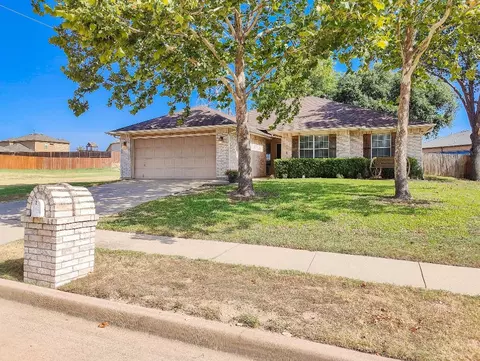 756 Redding Dr, Saginaw, TX 76131