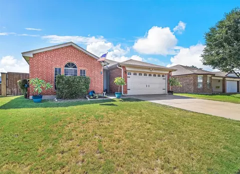 933 Fenway Ln, Saginaw, TX 76179