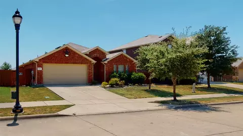 2013 Sterling Gate Dr, Heartland, TX 75126