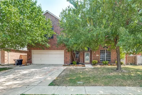 5655 Passage Dr, Fort Worth, TX 76135