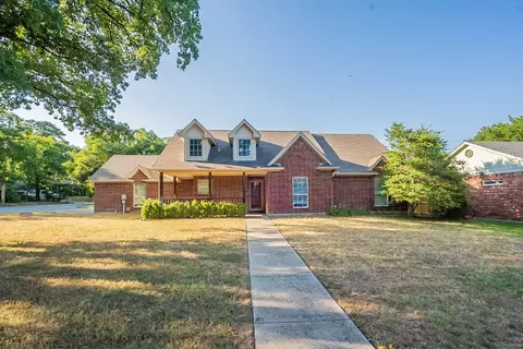 7512 Navajo Trl, Lake Worth, TX 76135