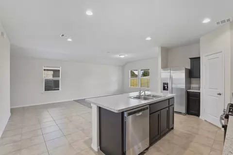 541 Bronze Cir E, Springtown, TX 76082 photo 6