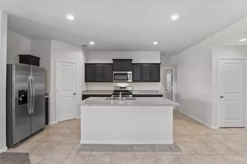 541 Bronze Cir E, Springtown, TX 76082 photo 3