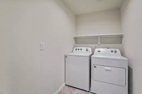 541 Bronze Cir E, Springtown, TX 76082 photo 29