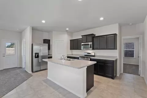 541 Bronze Cir E, Springtown, TX 76082 photo 4