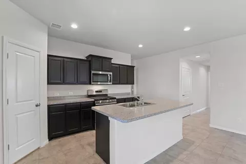 541 Bronze Cir E, Springtown, TX 76082 photo 2
