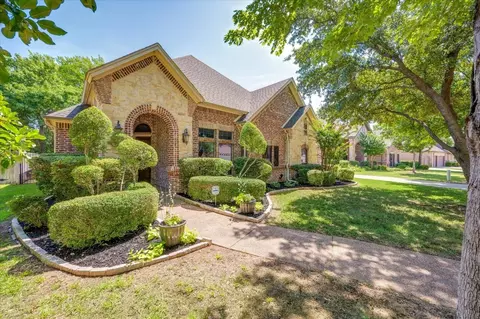 3216 Hurstview Dr, Hurst, TX 76054