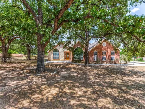201 Lost Oak Dr, Azle, TX 76020