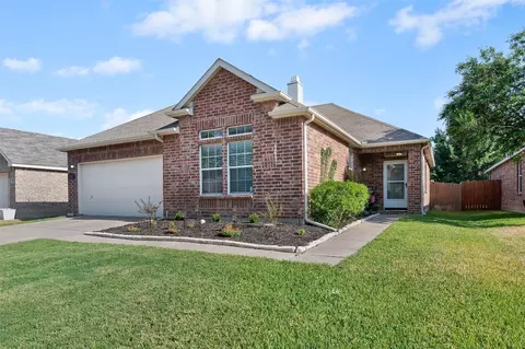 1933 Creek Crossing Dr, Justin, TX 76247