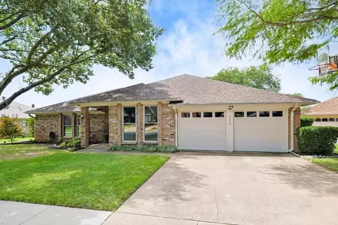 1312 Woodvale Dr, Bedford, TX 76021