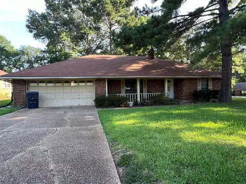 6100 N Weatherby Dr, Shreveport, LA 71129